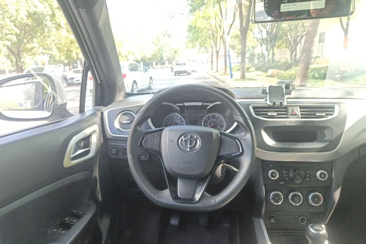 中华V3 2015款 1.5L 手动舒适型中控内饰13