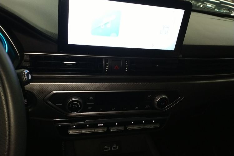 捷途X70S 2023款 1.5T DCT荣耀版 7座中控内饰16