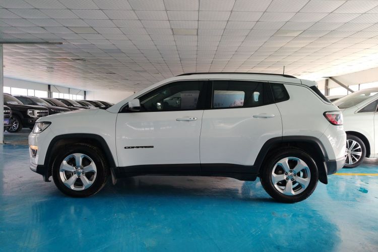 Jeep 指南者 2019款 200T 自动家享-互联大屏版车身外观4