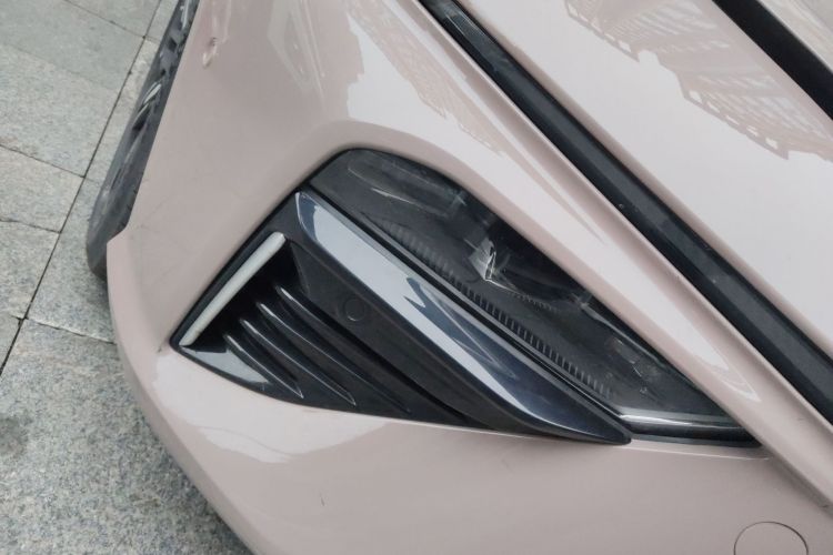 哪吒汽车 哪吒S 2022款 增程版 1160km 后驱中版车身外观8