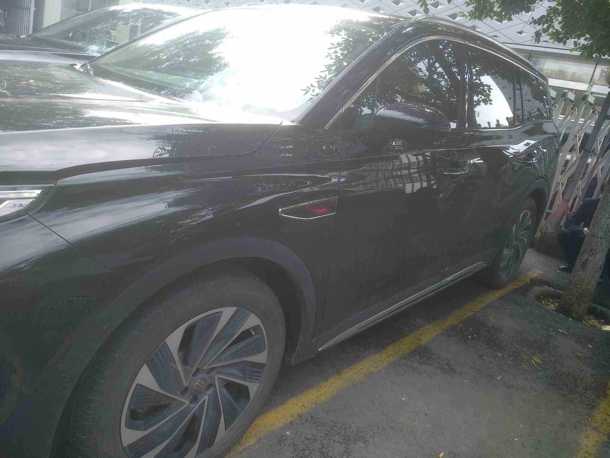 红旗HS7 PHEV 2024款 2.0T PHEV 四驱旗畅版 6座(3)