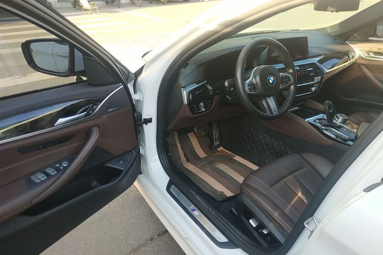 宝马5系 2019款 525Li M运动套装中控内饰7003