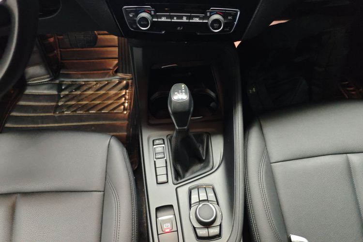 宝马X1 2019款 sDrive20Li 领先型中控内饰18