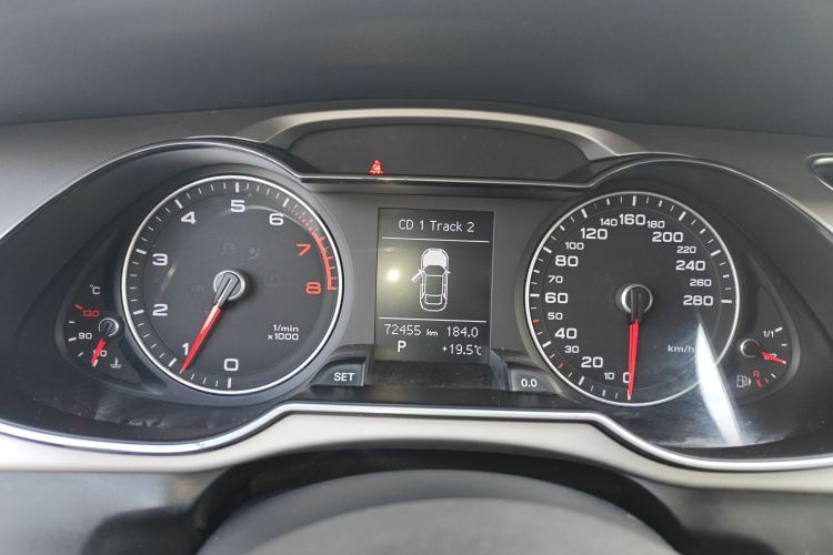 奥迪A4L 2015款 35 TFSI 自动舒适型中控内饰14