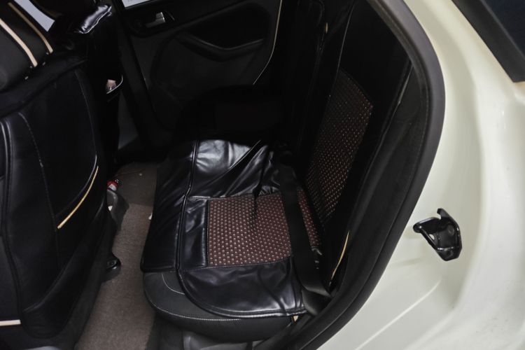 福特 福克斯 2013款 两厢经典 1.8L 自动基本型中控内饰7004