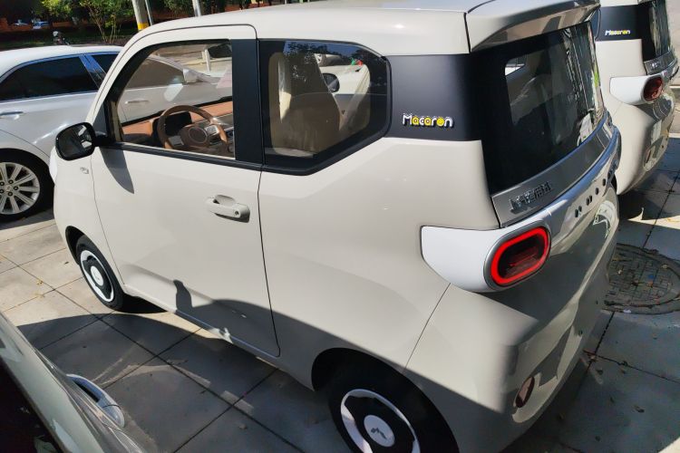 五菱汽车 宏光MINIEV 2024款 第三代 215km 青春版车身外观4