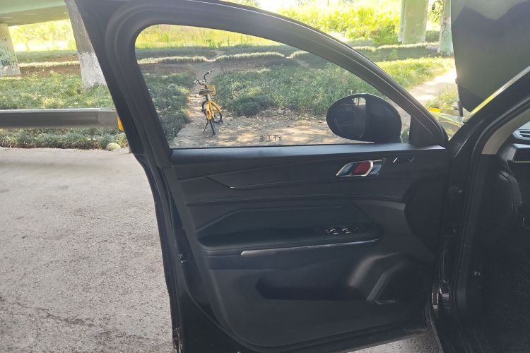 领克05 2022款 2.0TD 两驱耀Halo中控内饰47