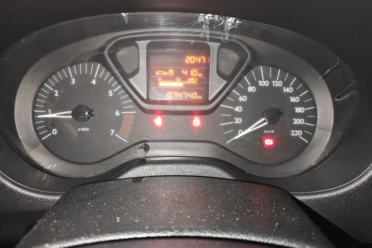 雪铁龙 爱丽舍 2016款 1.6L 手动时尚型中控内饰14