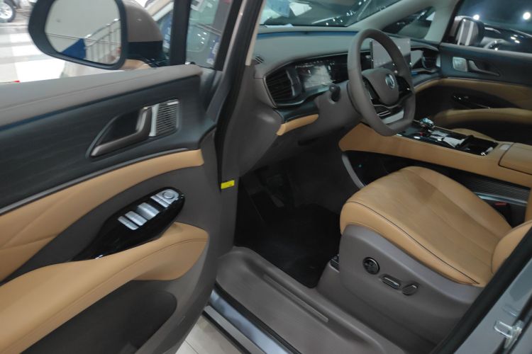 腾势D9 2022款 DM-i 970 四驱旗舰型中控内饰7003