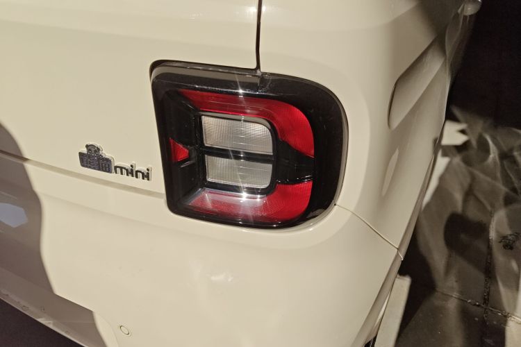 吉利银河 熊猫 2025款 210km 元气熊车身外观9