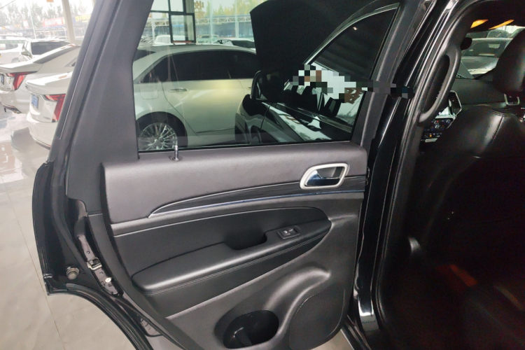 Jeep 大切诺基(进口) 2020款 3.0L 精英导航版中控内饰49