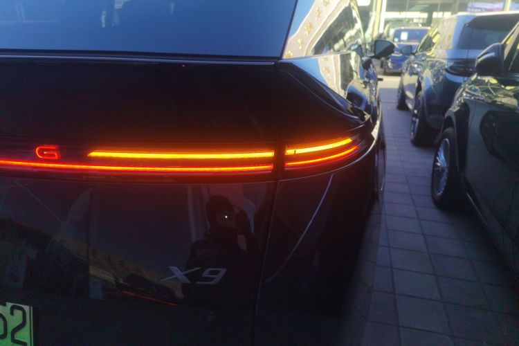 小鹏X9 2025款 740超长续航 Max车身外观9