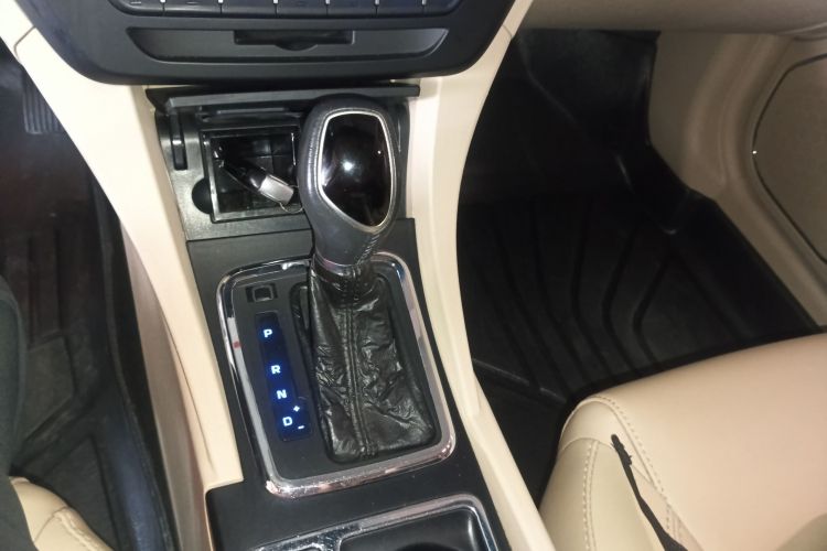 吉利汽车 帝豪 2017款 三厢百万款 1.5L CVT豪华型中控内饰18