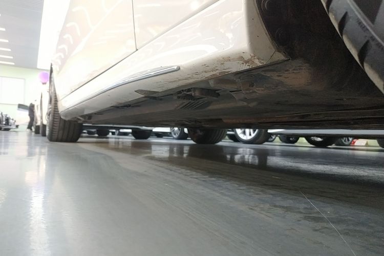 奔驰C级 2022款 C 260 L 皓夜运动版局部细节9001