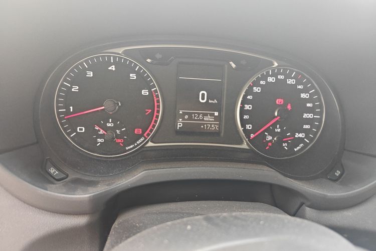 奥迪A1 2014款 30 TFSI Sportback舒适型中控内饰14