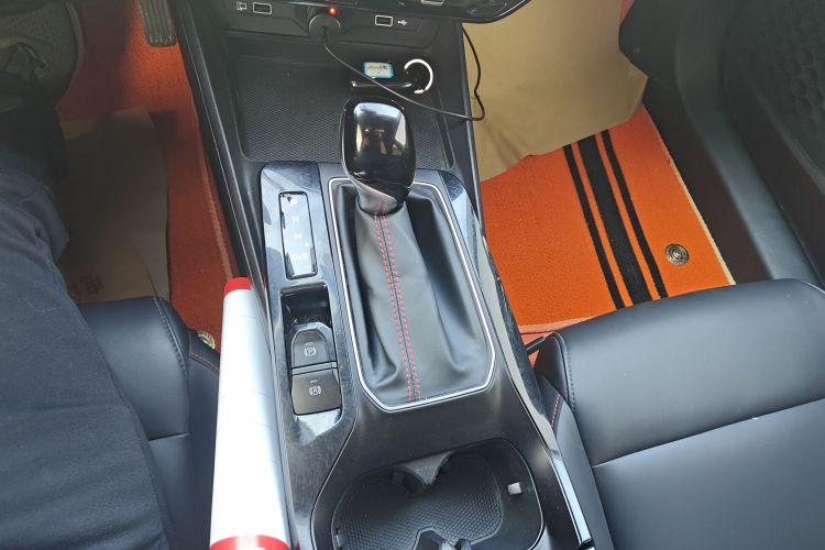 名爵 MG5 2023款 180DVVT CVT豪华版中控内饰18