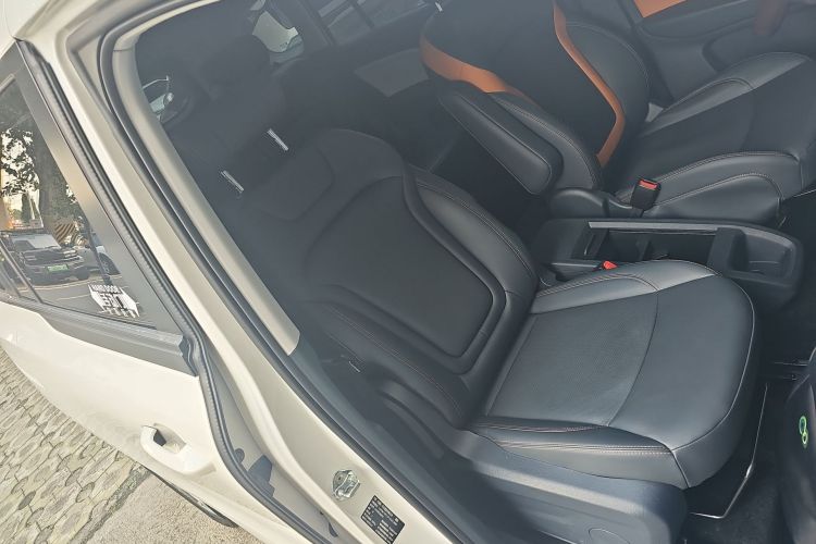 奔腾NAT 2023款 PRO 舒享出行换电版 401km局部细节41