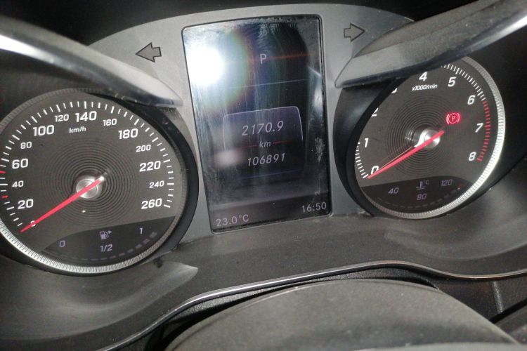 奔驰C级(进口) 2017款 改款 C 180 旅行轿车中控内饰15