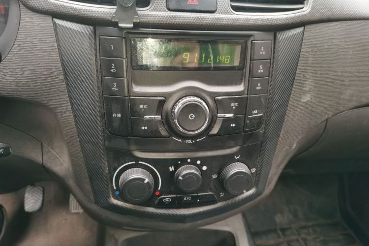 五菱汽车 五菱宏光 2015款 1.2L S 基本型国V中控内饰16