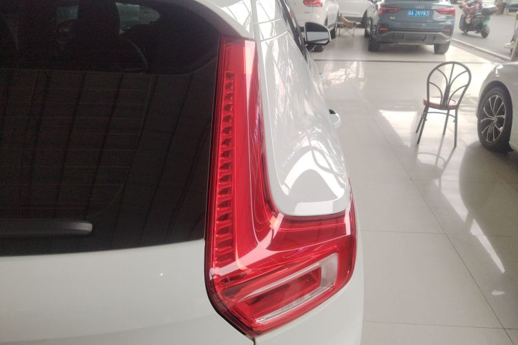 沃尔沃XC40 2022款 T4 四驱智行时尚版车身外观9