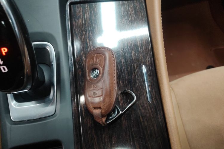 别克 君越 2016款 20T 精英型中控内饰11