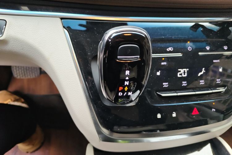 别克GL8 2022款 陆上公务舱 652T 舒适型中控内饰18