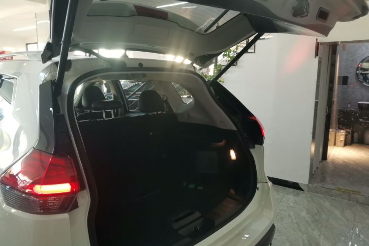 日产 奇骏 2020款  2.5L XL ITS CVT 4WD豪华领航版机舱底盘23