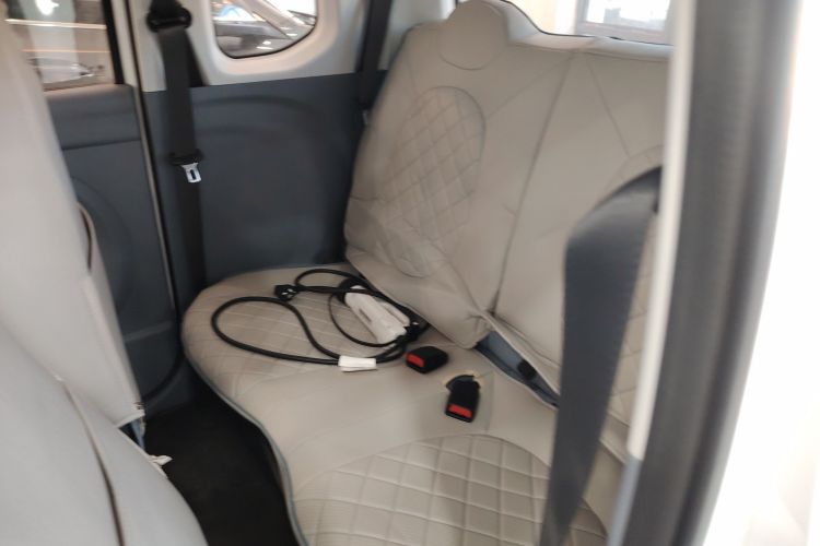 奔腾小马 2024款 170km 活力马中控内饰21