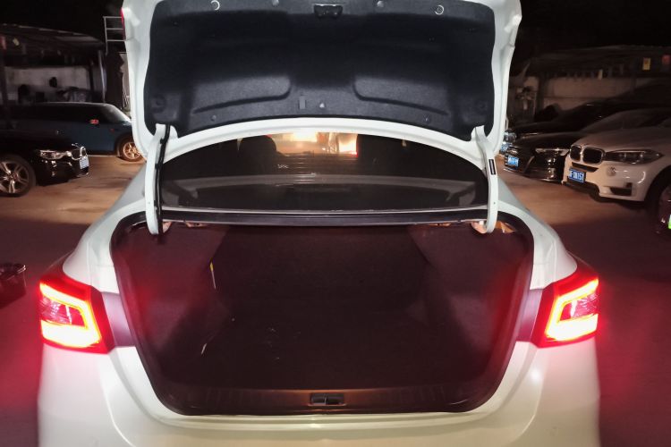 日产 轩逸 2021款 经典 1.6XE CVT舒适版机舱底盘23