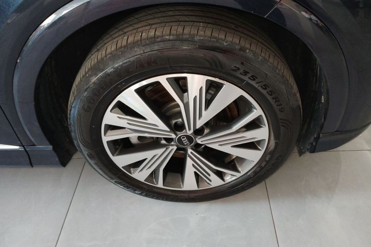 奥迪Q4 e-tron 2024款 40 e-tron 创行版车身外观10