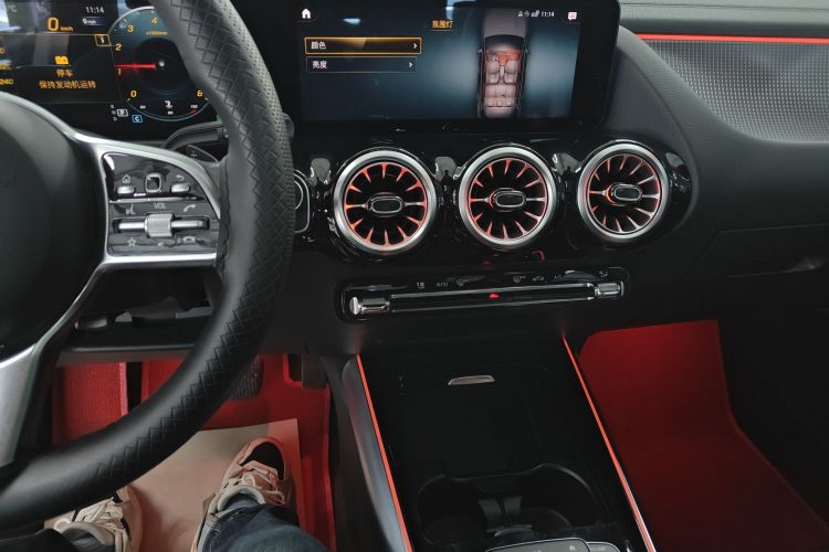 奔驰GLA 2020款 GLA 200中控内饰16