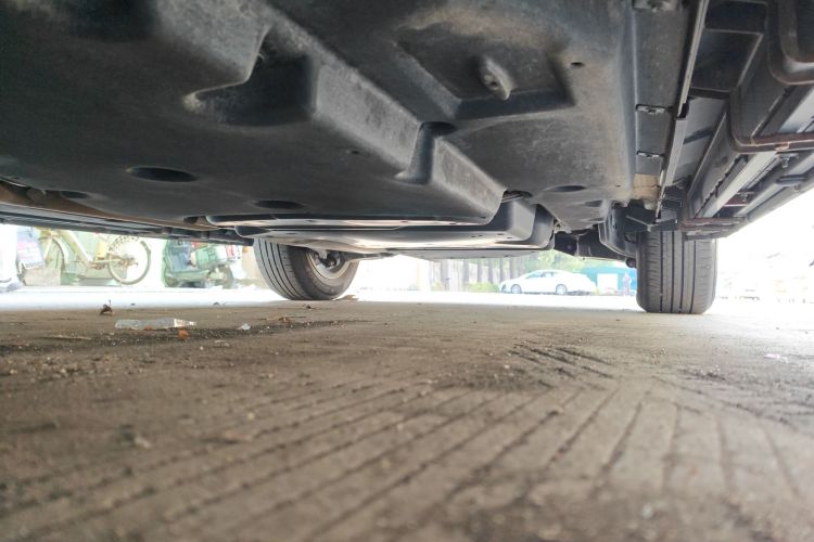 丰田 汉兰达 2023款 2.5L智能电混双擎四驱精英版 7座局部细节9004