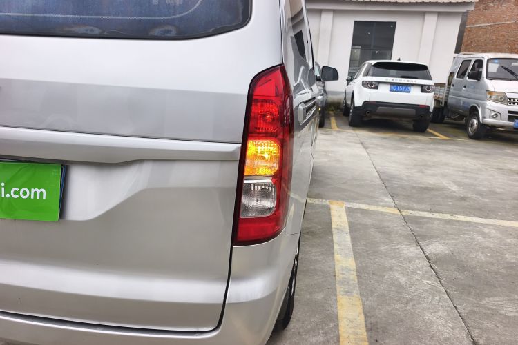 五菱汽车 五菱宏光V 2022款 1.5L劲享版电动助力LAR车身外观9