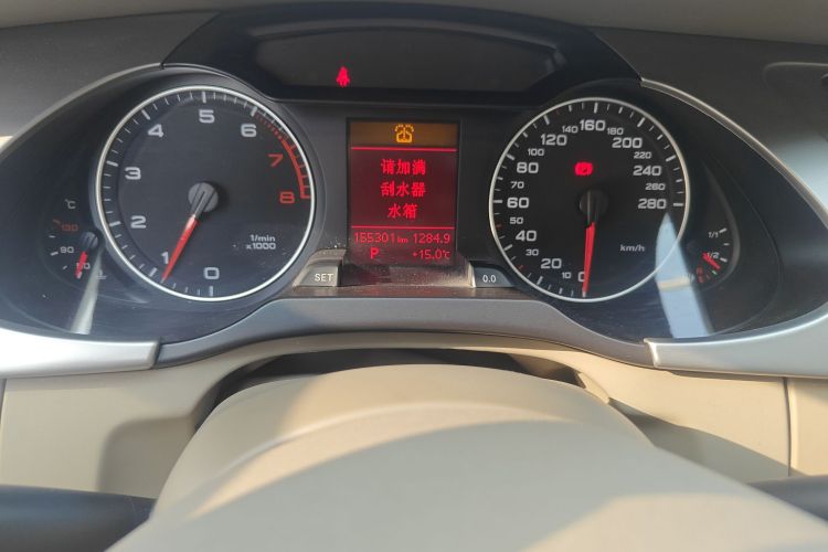 奥迪A4L 2011款 2.0 TFSI 技术型中控内饰15