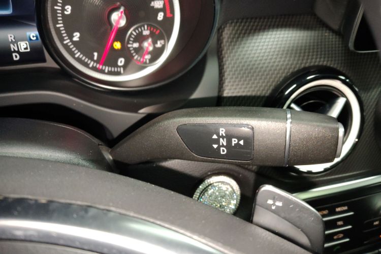 奔驰GLA 2019款 GLA 200 时尚型中控内饰18