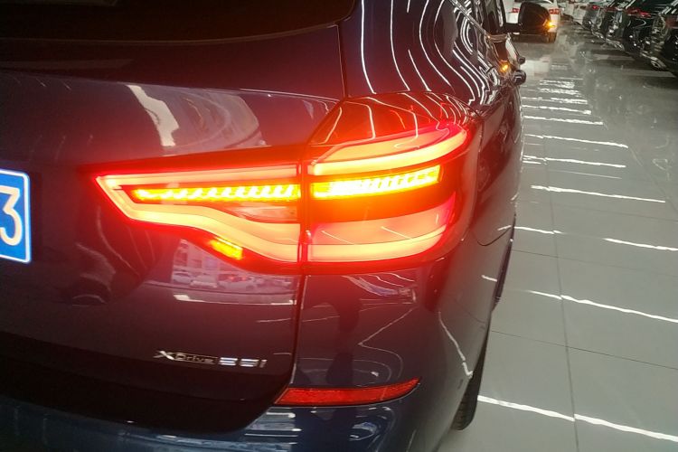 宝马X3 2021款 改款 xDrive28i M运动套装车身外观9