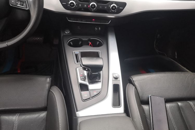 奥迪A4L 2020款 40 TFSI 时尚动感型中控内饰18