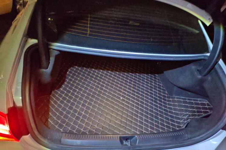 奔驰A级 2020款 A 180 L 运动轿车机舱底盘23