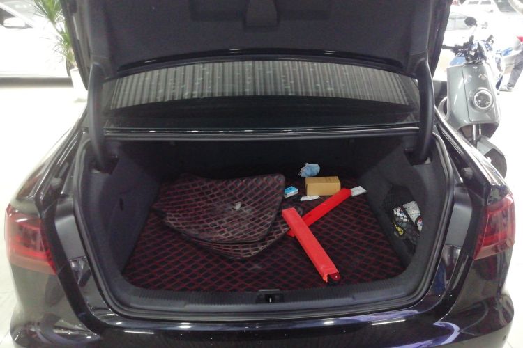 奥迪A6L 2018款 30周年年型 45 TFSI quattro 运动型机舱底盘23