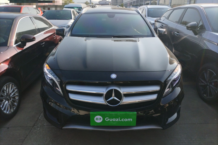 奔驰GLA 2015款 GLA 260 4MATIC 运动型车身外观2