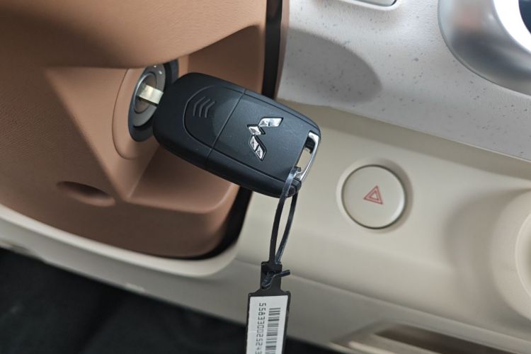 五菱汽车 宏光MINIEV 2024款 第三代 215km 青春版中控内饰11