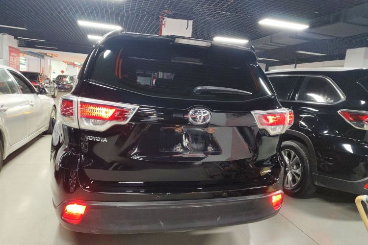 丰田 汉兰达 2017款 3.5L 四驱精英版 7座车身外观6