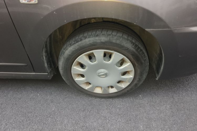 日产 轩逸 2012款 经典 1.6XE 手动舒适版车身外观10