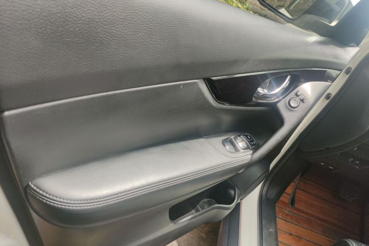 日产 奇骏 2019款 2.0L CVT智联舒适版 2WD中控内饰47