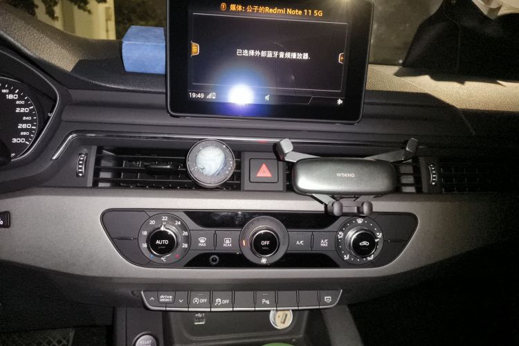 奥迪A4L 2018款 30周年年型 40 TFSI 进取型中控内饰16