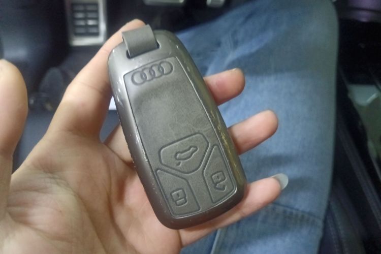 奥迪Q5L 2025款 45周年典藏版 40 TFSI 豪华动感型中控内饰11