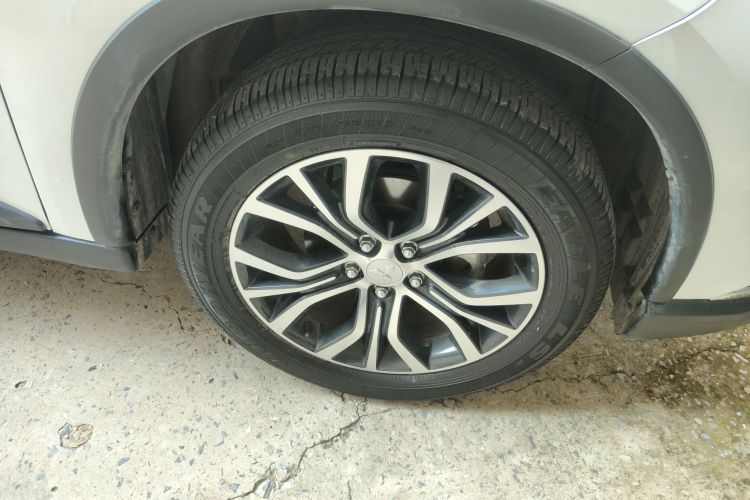 三菱 欧蓝德(进口) 2016款 2.4L 四驱精英版 5座车身外观6007