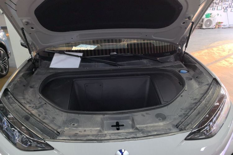 腾势N7 2023款 长续航性能版机舱底盘24