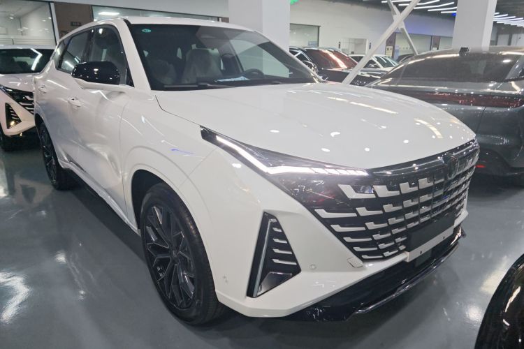 长安UNI-Z新能源 2024款 蓝鲸智电iDD 125km 卓越型车身外观3