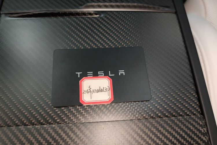 特斯拉 Model 3 2024款 高性能全轮驱动版中控内饰11